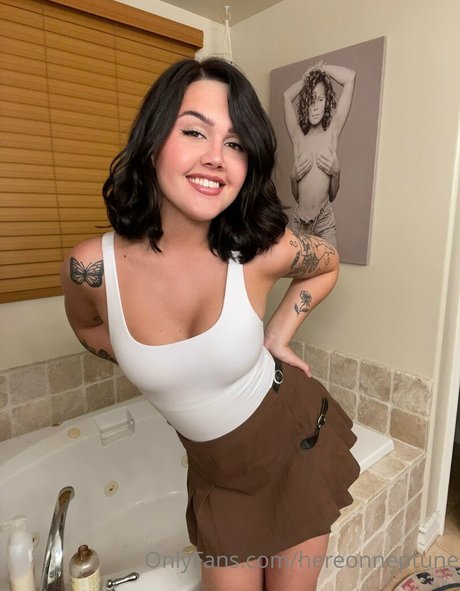 hereonneptune sexy actress pics