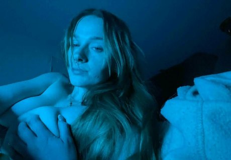 blakebloom pornstar naked pic