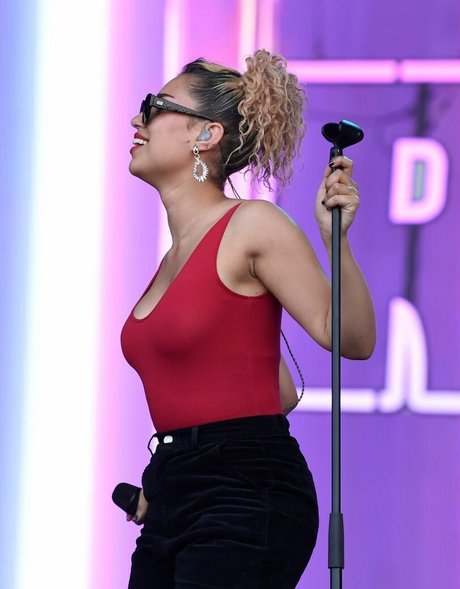 Raye xxx pornstar pics