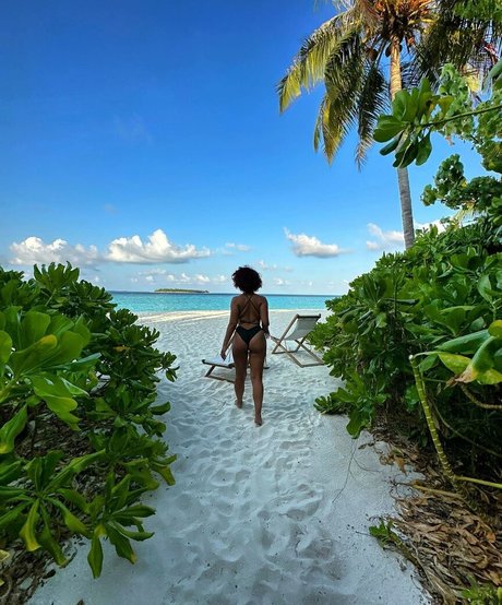 Raye art actress picture