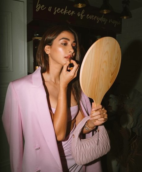 Pooja Hegde model high quality photos