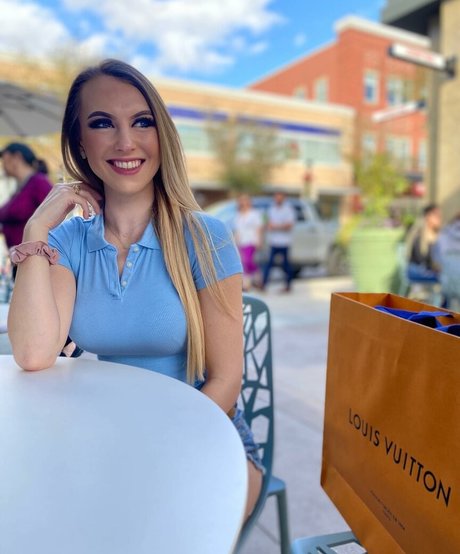 Emilee Atchley pornstar pretty pictures