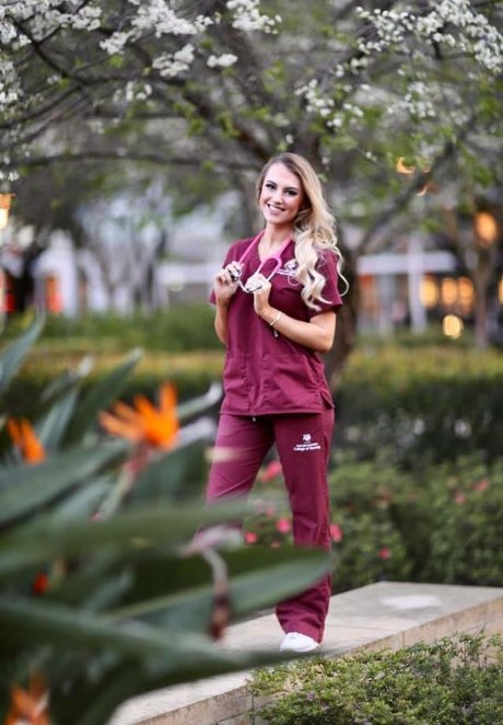 Emilee Atchley pretty model picture