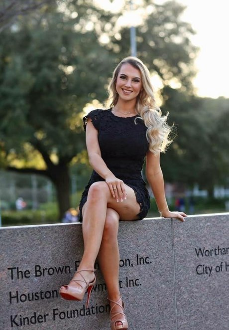 Emilee Atchley pornstar erotic image