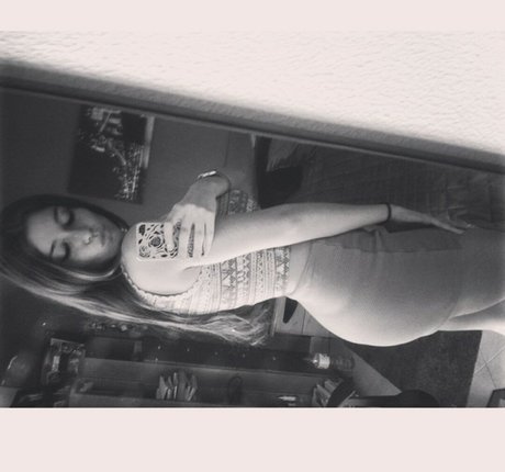 Carolina Neto model nice photo