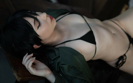 lui storm nude model gallery