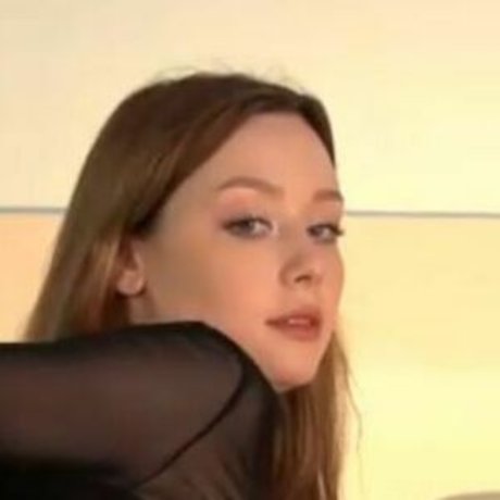 Ella knockers xl nudes model image