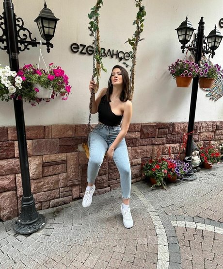 sedaaa026 pretty model image