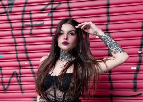 MariMirellee nudes model picture