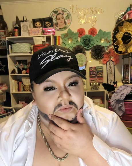 SONNY MONEY naked star img