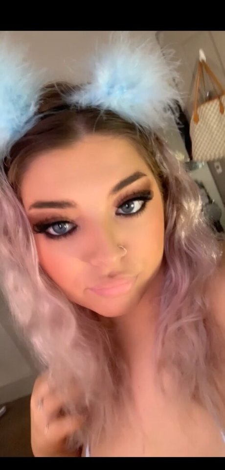 Ithaca hot model images