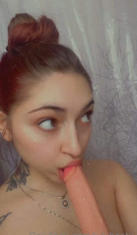 lylybooty nudes model pic