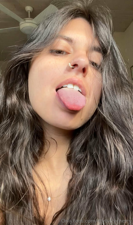 ittybittycherry model best pic