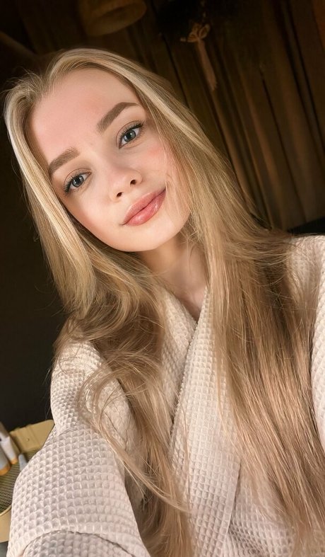 mimi masha model naked pictures