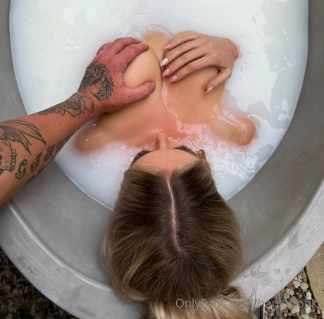 hankbrooks nude actress picture