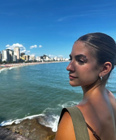 Ju Mamute model sexy image