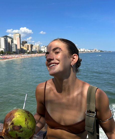 Ju Mamute beautiful star image