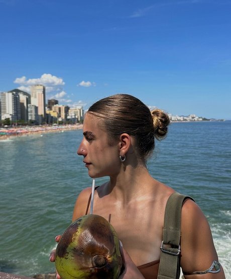 Ju Mamute model hot gallery