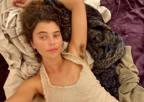 lolahippy model erotic photo