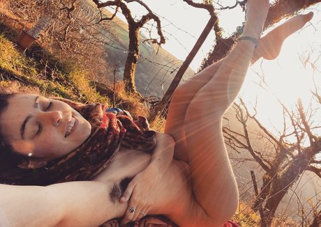 lolahippy sex model gallery