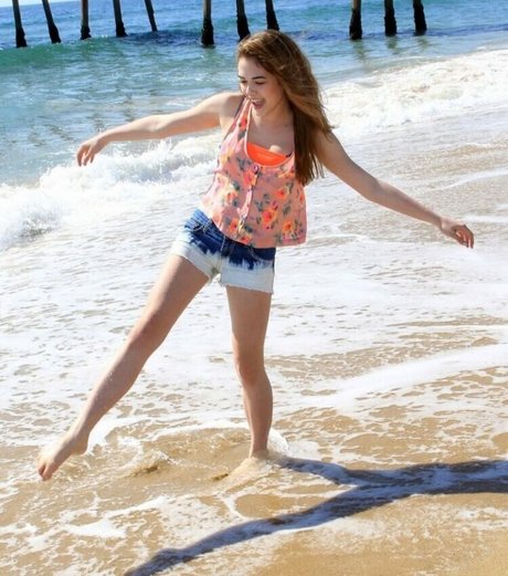 McKaley Miller pornstar beautiful img