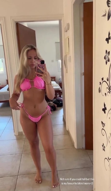 Mia Winward Dunn pornstar sexy photo