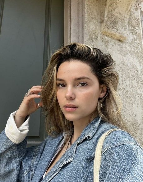 Inde Navarette erotic model img