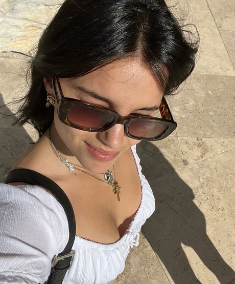 Inde Navarette model exclusive pics