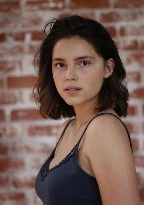 Inde Navarette beautiful model photo