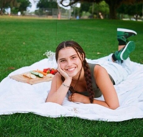 Inde Navarette nude actress gallery