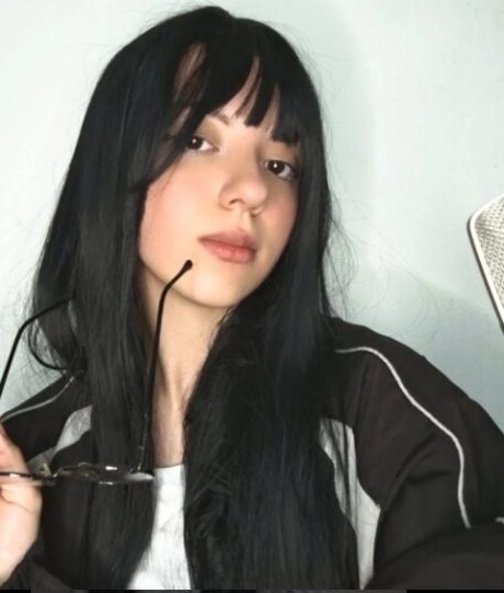 Asmr Da Neve model sexy image