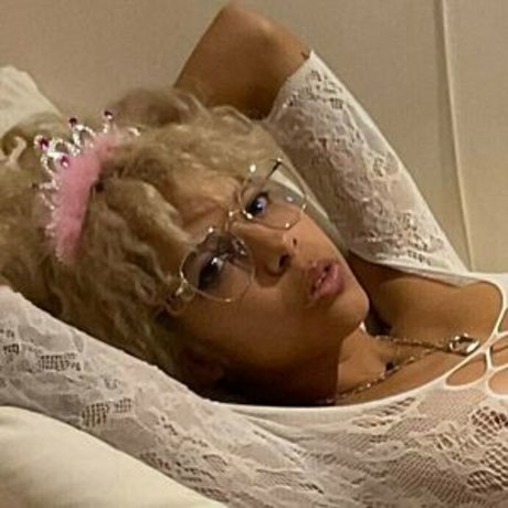 bloompoison sex pornstar img