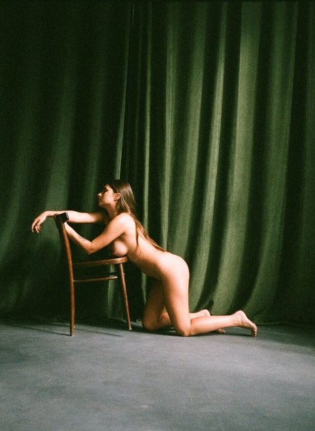 Avrelia Amaris nude star photo