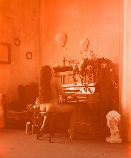 Avrelia Amaris sexy star images