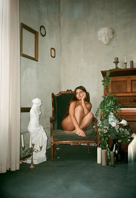 Avrelia Amaris model nude images