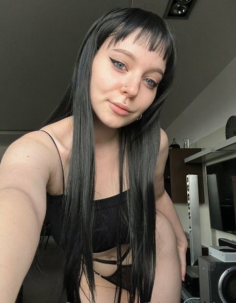 fulminant vicky model top photo