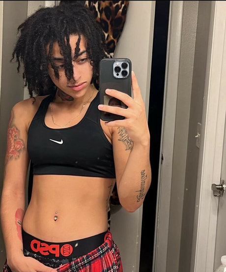 Treasure Osiria pretty model image