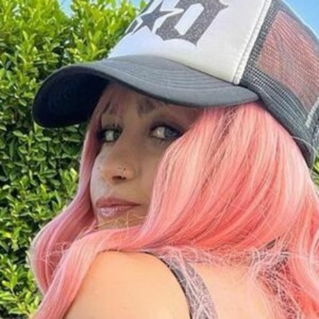 shyonthelow nudes model photos