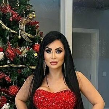 Ana Paulo Oliveira Influencer Milf nude model img