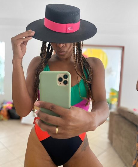 Roberta Rodrigues pretty star archive