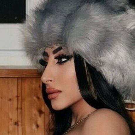 inescatarina naked pornstar pic