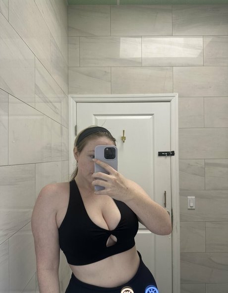 Brecht Apologist nude model pics