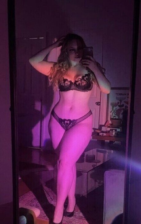 Brecht Apologist star nudes pics