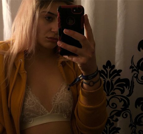 Saskia0 actress pictures