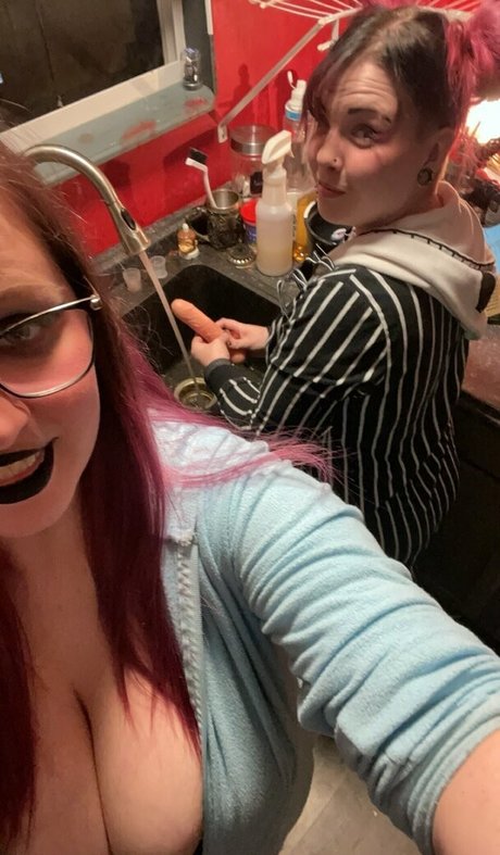 queenhails22 nude star image