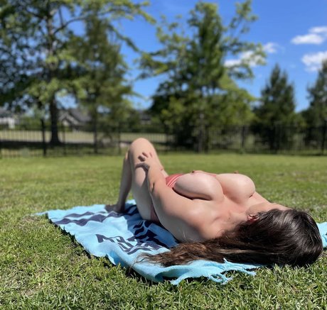 Mollie Peachy Melons pretty pornstar pictures