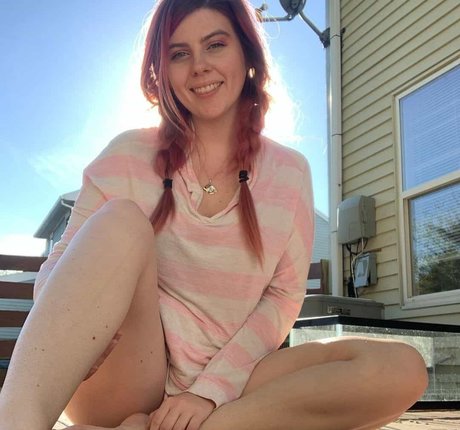 Zoey Wilde nude model images