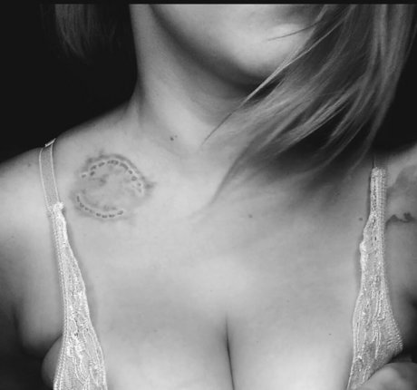 Feline Anchor free actress pic