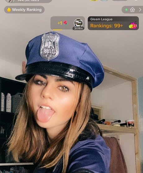 skyepastapins model exclusive image