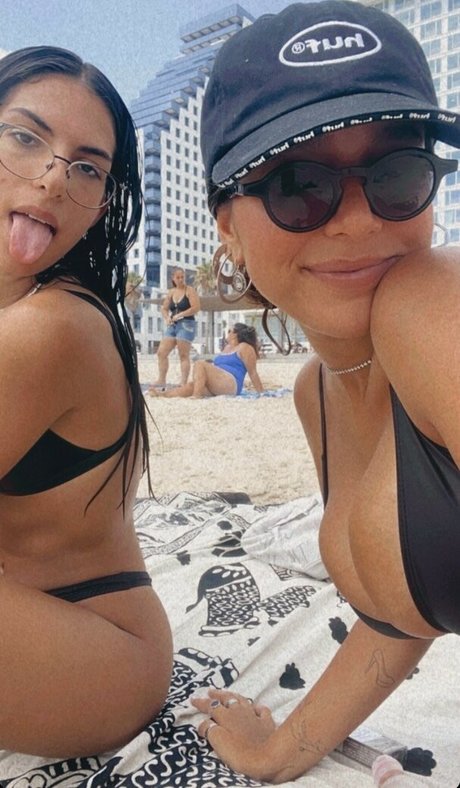 Li Yam Dvash erotic star photo